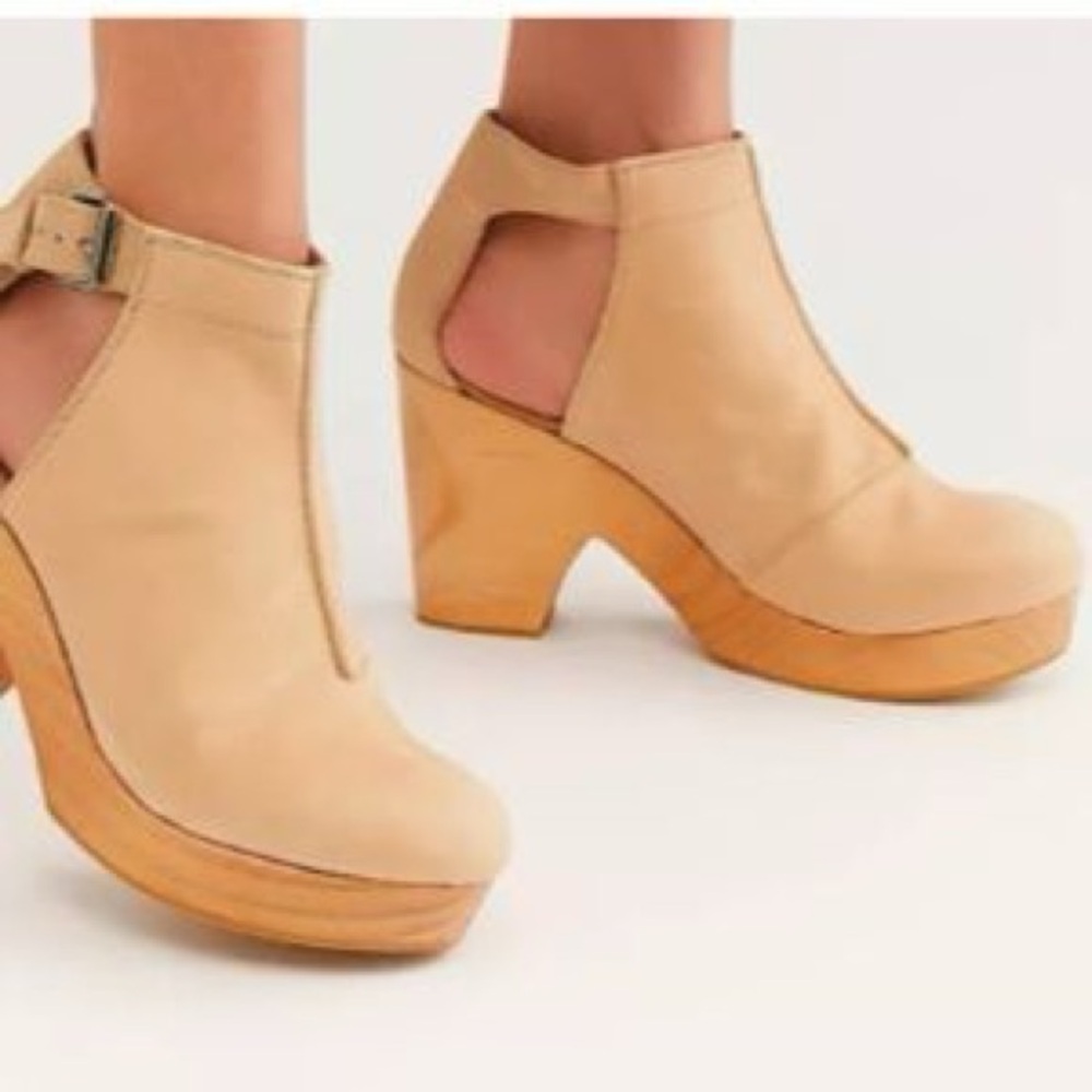 Free People Amber Orchard leather clogs